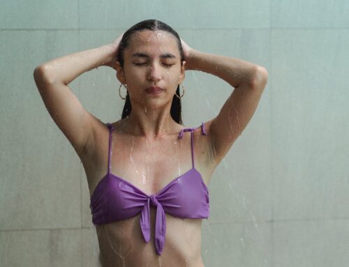 Jak myć włosy przetłuszczające się? Kompleksowy przewodnik